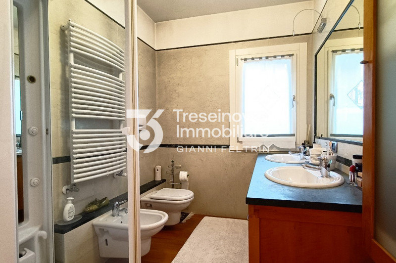 (Per INFO Feltrin ing. Gianni 3288349492) Proponiamo in vendita splendida casa singola situata ne...