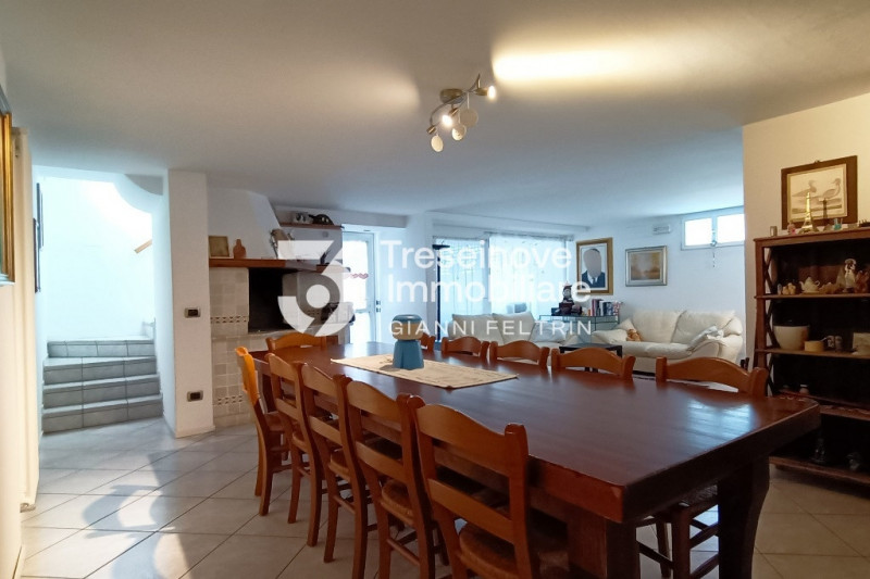 (Per INFO Feltrin ing. Gianni 3288349492) Proponiamo in vendita splendida casa singola situata ne...