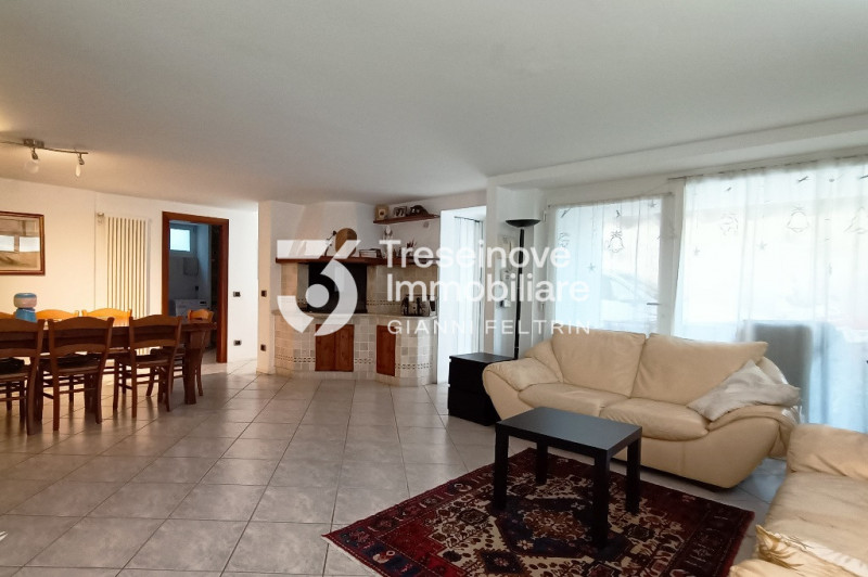 (Per INFO Feltrin ing. Gianni 3288349492) Proponiamo in vendita splendida casa singola situata ne...