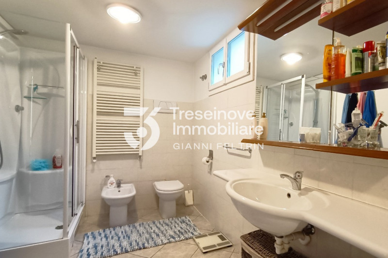 (Per INFO Feltrin ing. Gianni 3288349492) Proponiamo in vendita splendida casa singola situata ne...