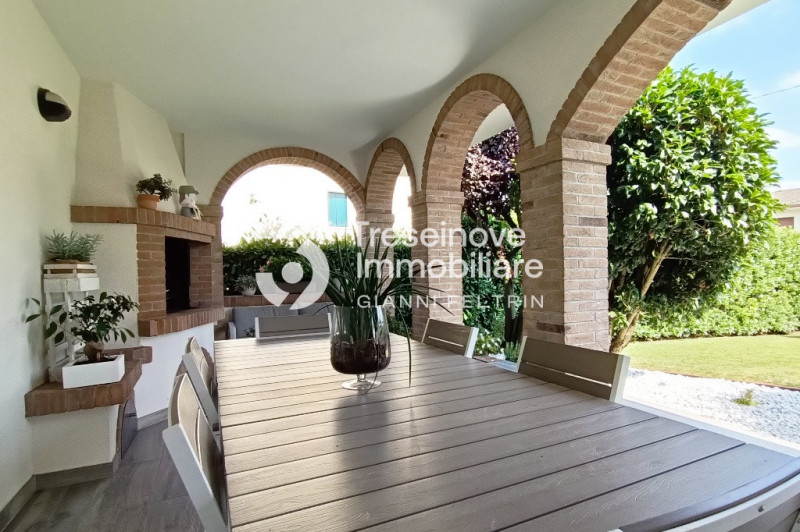 (Per INFO Feltrin ing. Gianni 3288349492) Proponiamo in vendita splendida casa singola situata ne...