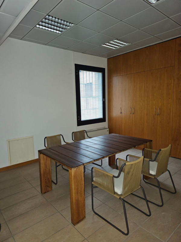 Nel cuore pulsante di Padova, ancorato nella storicità e nella modernità della città, si presenta...