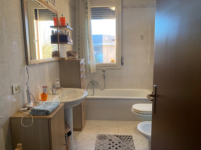 Oggi vi proponiamo una soluzione che vi permetterà di essere in una zona comodissima al centro di...