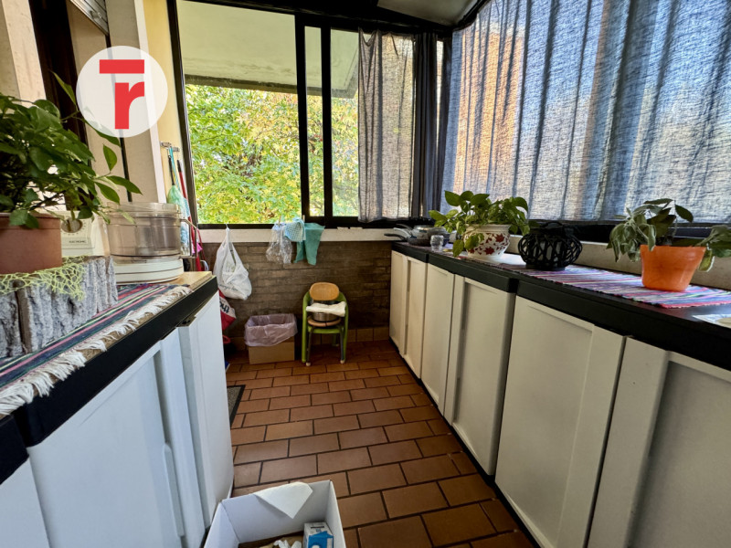 Cadoneghe - loc.Mejaniga - Sita su zona centrale del paese e comoda a tutti i servizi.

Porzione ...