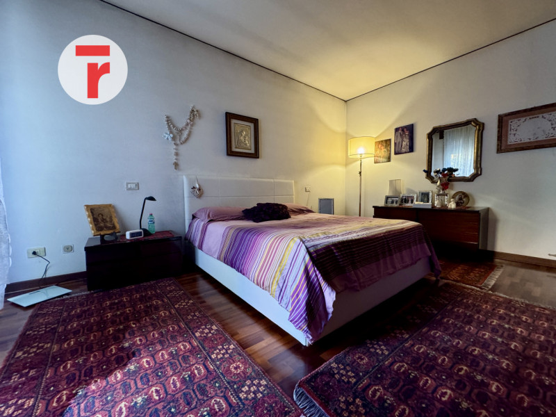 Cadoneghe - loc.Mejaniga - Sita su zona centrale del paese e comoda a tutti i servizi.

Porzione ...