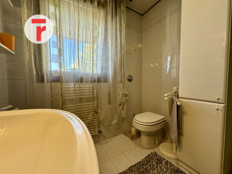 Cadoneghe - loc.Mejaniga - Sita su zona centrale del paese e comoda a tutti i servizi.

Porzione ...