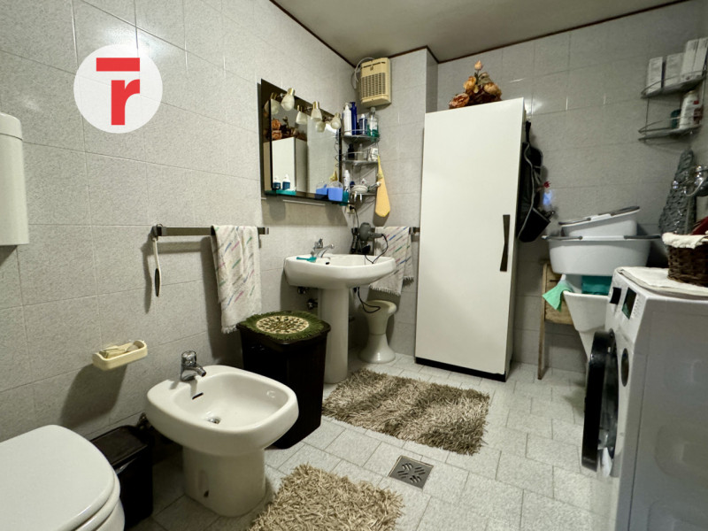 Cadoneghe - loc.Mejaniga - Sita su zona centrale del paese e comoda a tutti i servizi.

Porzione ...