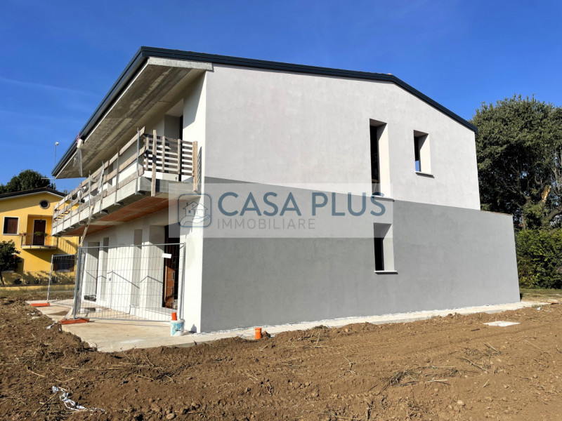 Cittadella Nord, immersa nel verde e nella tranquillità, adiacente ai principali servizi, proponi...