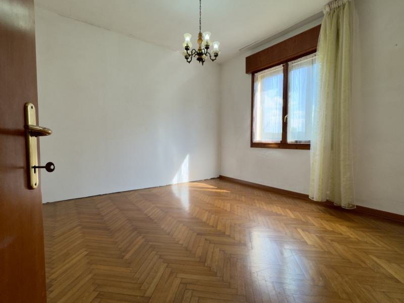 Nel cuore del quartiere Montà, in una via residenziale tranquilla e allo stesso tempo comoda a ta...