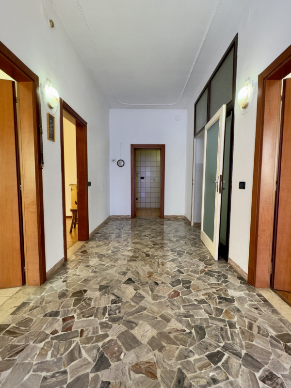 Nel cuore del quartiere Montà, in una via residenziale tranquilla e allo stesso tempo comoda a ta...