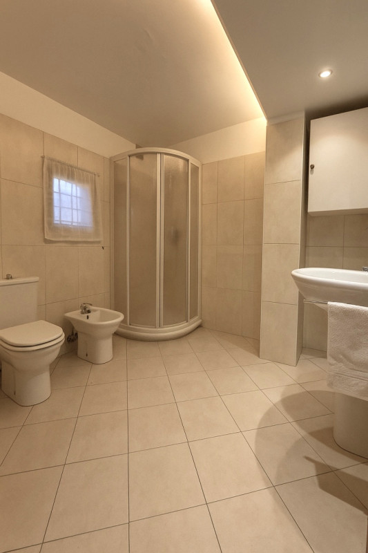 Nel cuore del quartiere Montà, in una via residenziale tranquilla e allo stesso tempo comoda a ta...