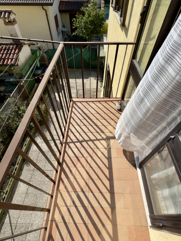 Nel cuore del quartiere Montà, in una via residenziale tranquilla e allo stesso tempo comoda a ta...