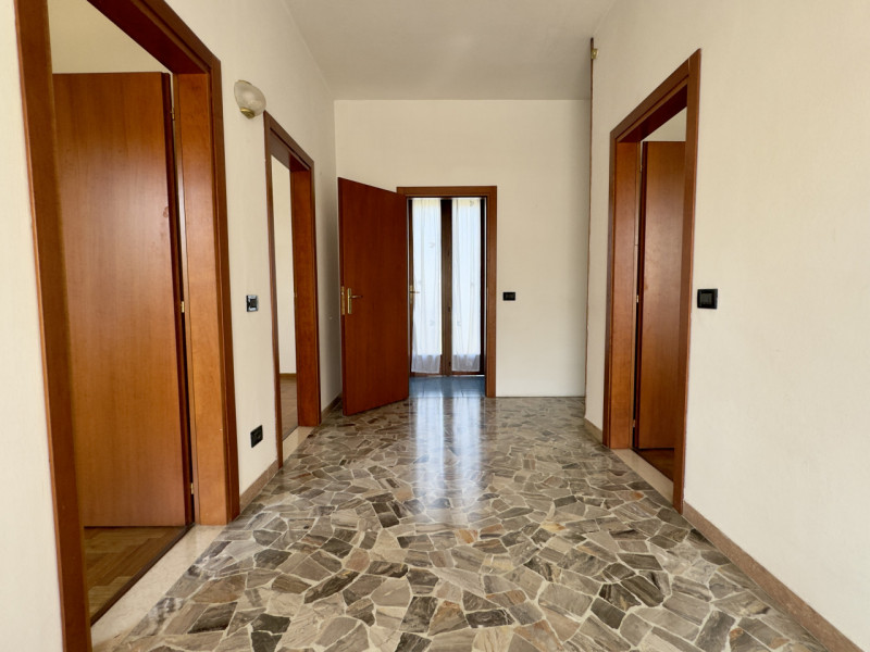 Nel cuore del quartiere Montà, in una via residenziale tranquilla e allo stesso tempo comoda a ta...