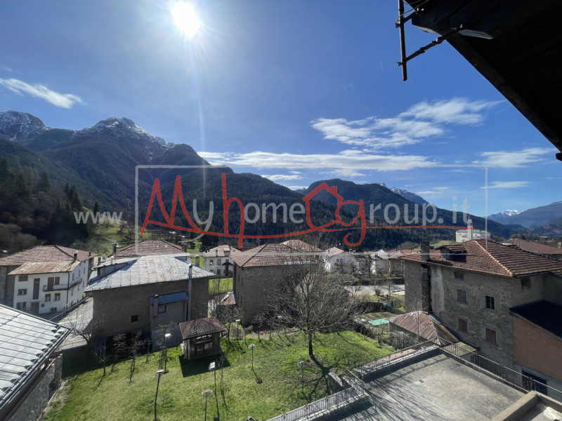 DOMEGGE DI CADORE – RIF. A010-P - ULTIMO PIANO DA SOGNO TRA LE DOLOMITI:
Nel cuore del Cadore, in...