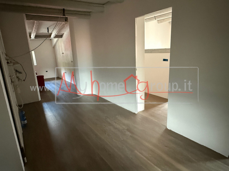 DOMEGGE DI CADORE – RIF. A010-P - ULTIMO PIANO DA SOGNO TRA LE DOLOMITI:
Nel cuore del Cadore, in...