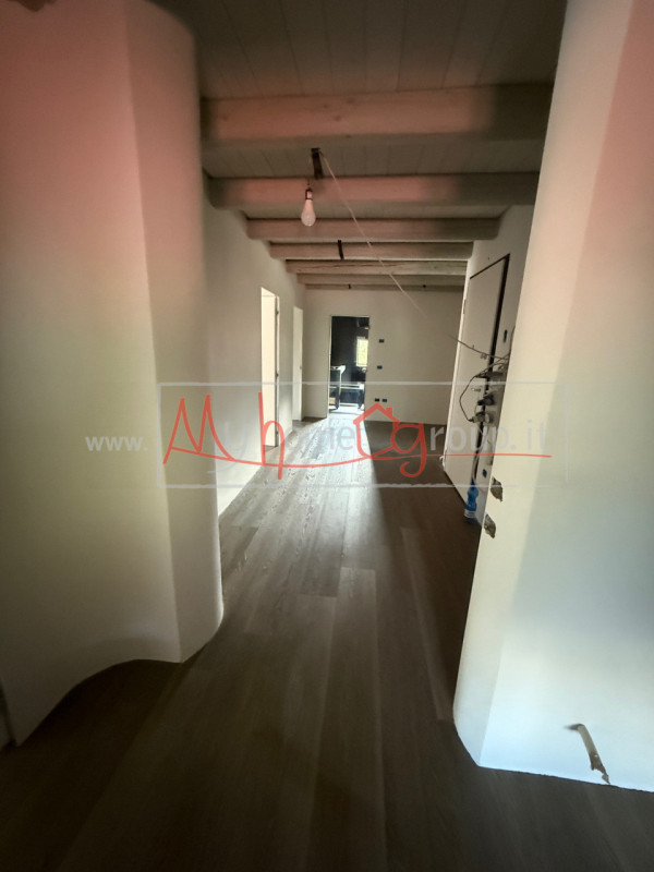 DOMEGGE DI CADORE – RIF. A010-P - ULTIMO PIANO DA SOGNO TRA LE DOLOMITI:
Nel cuore del Cadore, in...