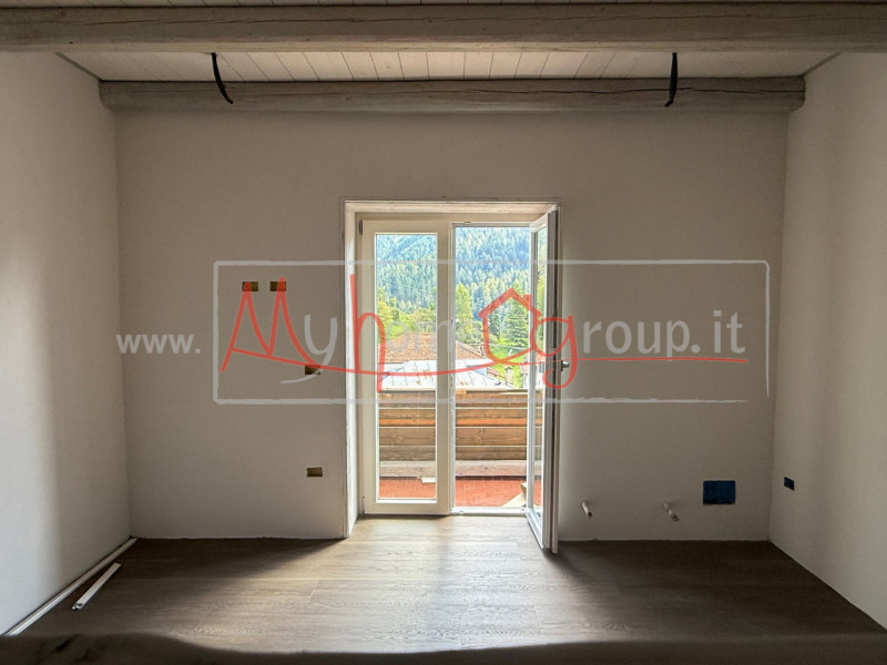 DOMEGGE DI CADORE – RIF. A010-P - ULTIMO PIANO DA SOGNO TRA LE DOLOMITI:
Nel cuore del Cadore, in...