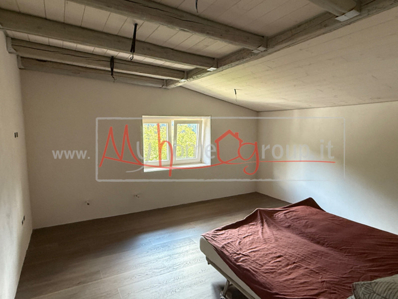 DOMEGGE DI CADORE – RIF. A010-P - ULTIMO PIANO DA SOGNO TRA LE DOLOMITI:
Nel cuore del Cadore, in...