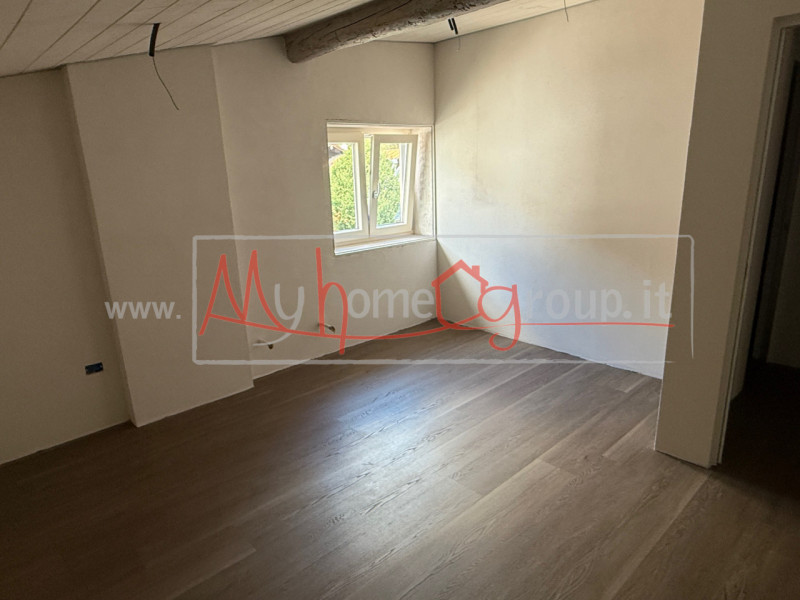 DOMEGGE DI CADORE – RIF. A010-P - ULTIMO PIANO DA SOGNO TRA LE DOLOMITI:
Nel cuore del Cadore, in...