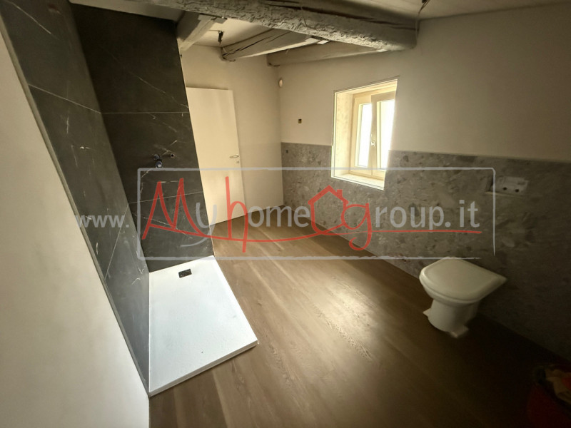 DOMEGGE DI CADORE – RIF. A010-P - ULTIMO PIANO DA SOGNO TRA LE DOLOMITI:
Nel cuore del Cadore, in...