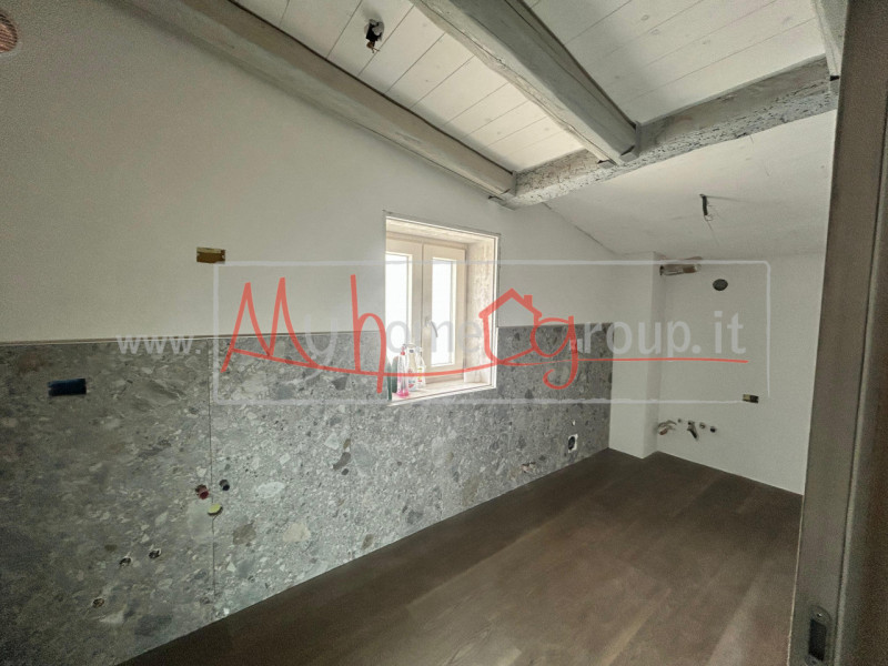 DOMEGGE DI CADORE – RIF. A010-P - ULTIMO PIANO DA SOGNO TRA LE DOLOMITI:
Nel cuore del Cadore, in...