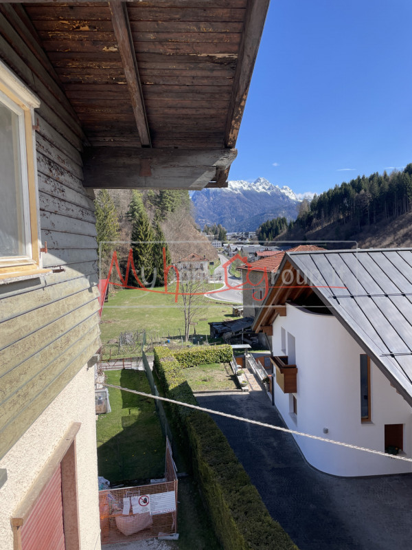 DOMEGGE DI CADORE – RIF. A010-P - ULTIMO PIANO DA SOGNO TRA LE DOLOMITI:
Nel cuore del Cadore, in...