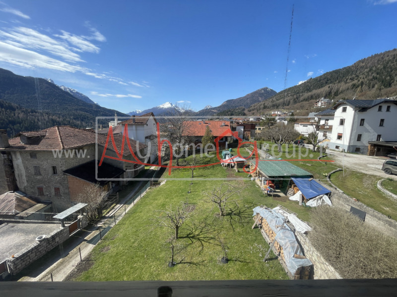 DOMEGGE DI CADORE – RIF. A010-P - ULTIMO PIANO DA SOGNO TRA LE DOLOMITI:
Nel cuore del Cadore, in...