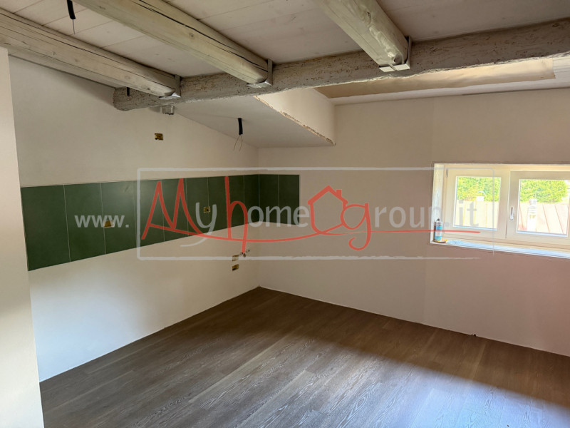 DOMEGGE DI CADORE – RIF. A010-P - ULTIMO PIANO DA SOGNO TRA LE DOLOMITI:
Nel cuore del Cadore, in...