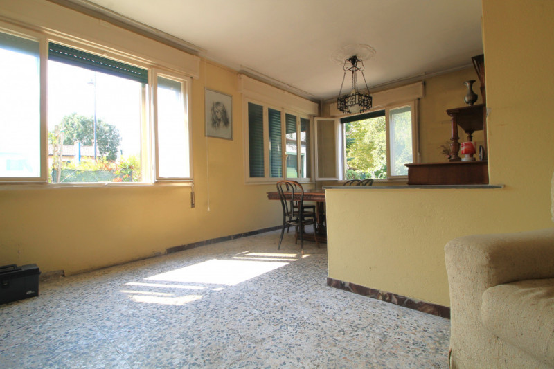 A Cinto Euganeo, più precisamente nel centro di Fontana Fredda, proponiamo questa casa accostata ...