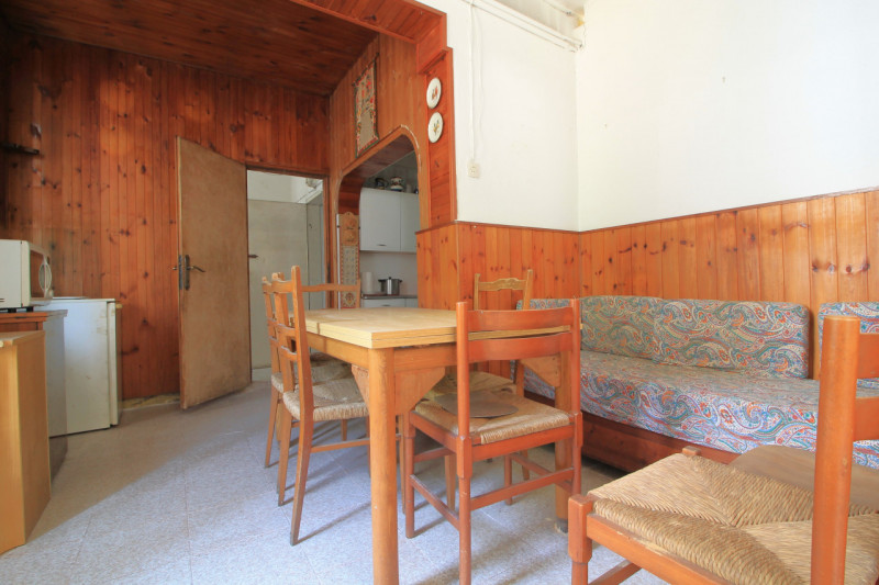 A Cinto Euganeo, più precisamente nel centro di Fontana Fredda, proponiamo questa casa accostata ...