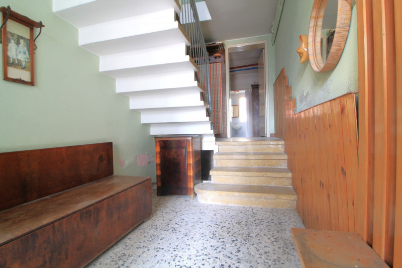 A Cinto Euganeo, più precisamente nel centro di Fontana Fredda, proponiamo questa casa accostata ...