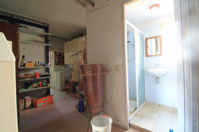 A Cinto Euganeo, più precisamente nel centro di Fontana Fredda, proponiamo questa casa accostata ...