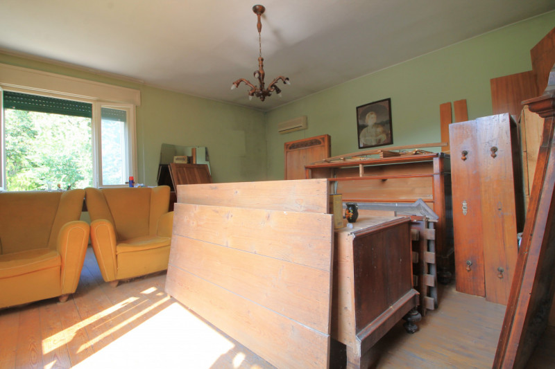 A Cinto Euganeo, più precisamente nel centro di Fontana Fredda, proponiamo questa casa accostata ...