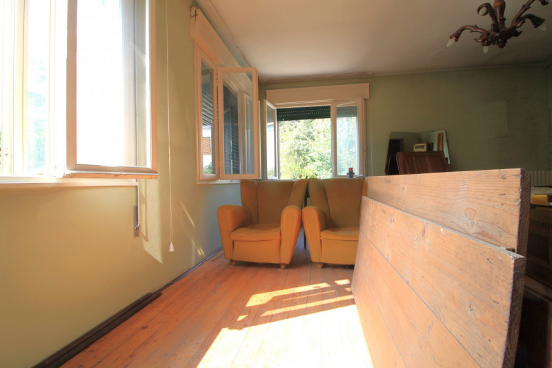 A Cinto Euganeo, più precisamente nel centro di Fontana Fredda, proponiamo questa casa accostata ...