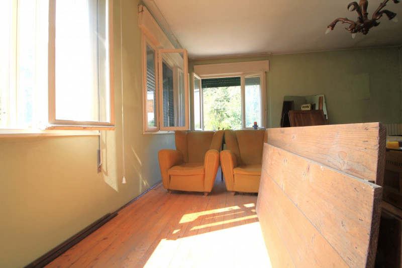 A Cinto Euganeo, più precisamente nel centro di Fontana Fredda, proponiamo questa casa accostata ...