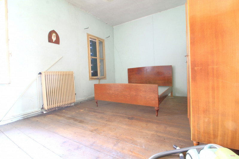 A Cinto Euganeo, più precisamente nel centro di Fontana Fredda, proponiamo questa casa accostata ...