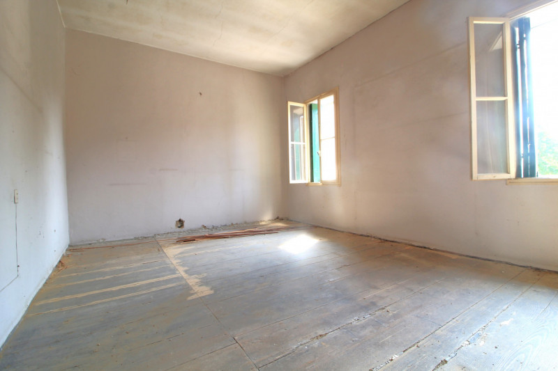 A Cinto Euganeo, più precisamente nel centro di Fontana Fredda, proponiamo questa casa accostata ...