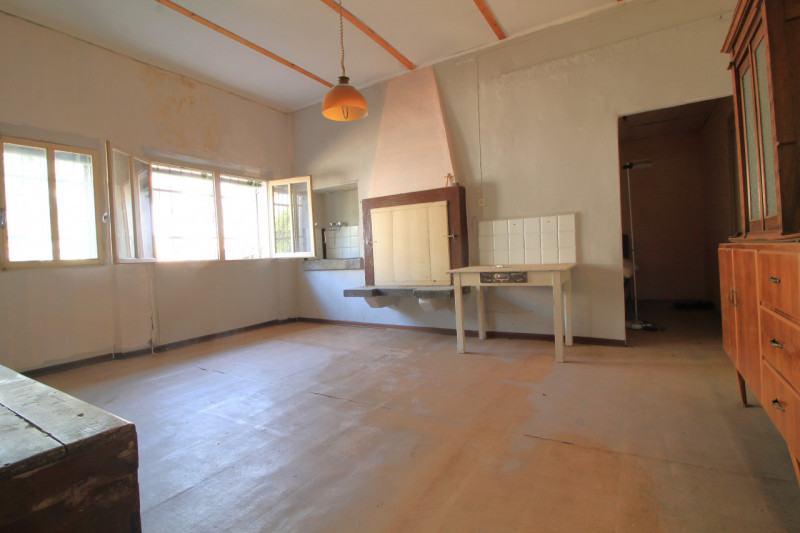 A Cinto Euganeo, più precisamente nel centro di Fontana Fredda, proponiamo questa casa accostata ...