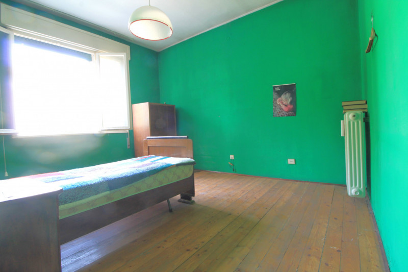 A Cinto Euganeo, più precisamente nel centro di Fontana Fredda, proponiamo questa casa accostata ...