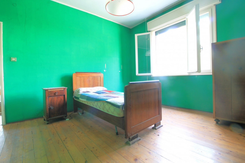 A Cinto Euganeo, più precisamente nel centro di Fontana Fredda, proponiamo questa casa accostata ...