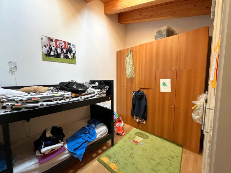 Scopri questo elegante appartamento disposto su due piani, situato nel cuore di Galzignano Terme,...