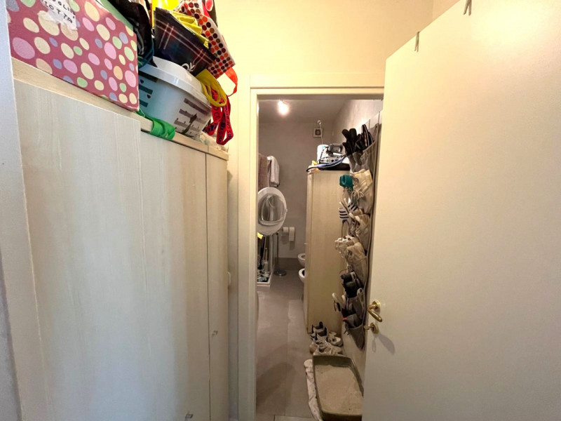 Scopri questo elegante appartamento disposto su due piani, situato nel cuore di Galzignano Terme,...