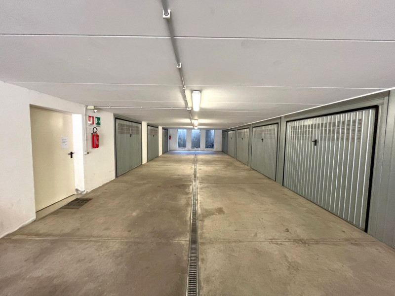 Scopri questo elegante appartamento disposto su due piani, situato nel cuore di Galzignano Terme,...