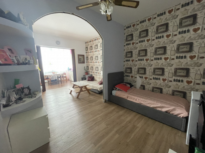 Proponiamo in vendita a Battaglia Terme un ampio e luminoso appartamento situato al quarto piano ...