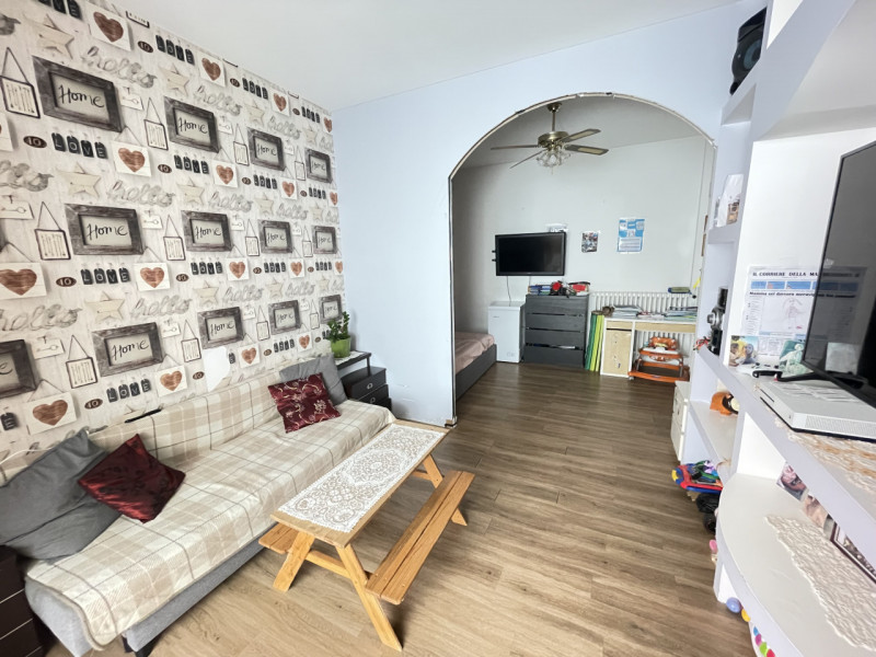 Proponiamo in vendita a Battaglia Terme un ampio e luminoso appartamento situato al quarto piano ...