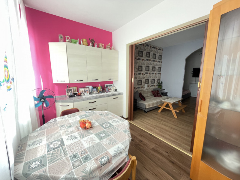 Proponiamo in vendita a Battaglia Terme un ampio e luminoso appartamento situato al quarto piano ...