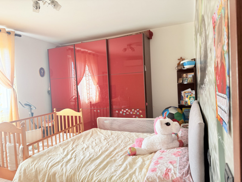 Proponiamo in vendita a Battaglia Terme un ampio e luminoso appartamento situato al quarto piano ...