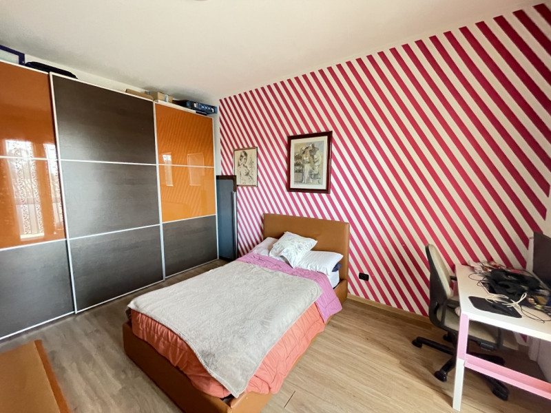 Proponiamo in vendita a Battaglia Terme un ampio e luminoso appartamento situato al quarto piano ...