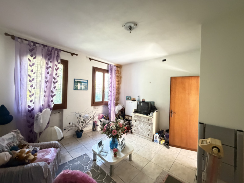 Nel cuore della campagna ai piedi dei Colli Euganei, nel comune di Torreglia, proponiamo abitazio...