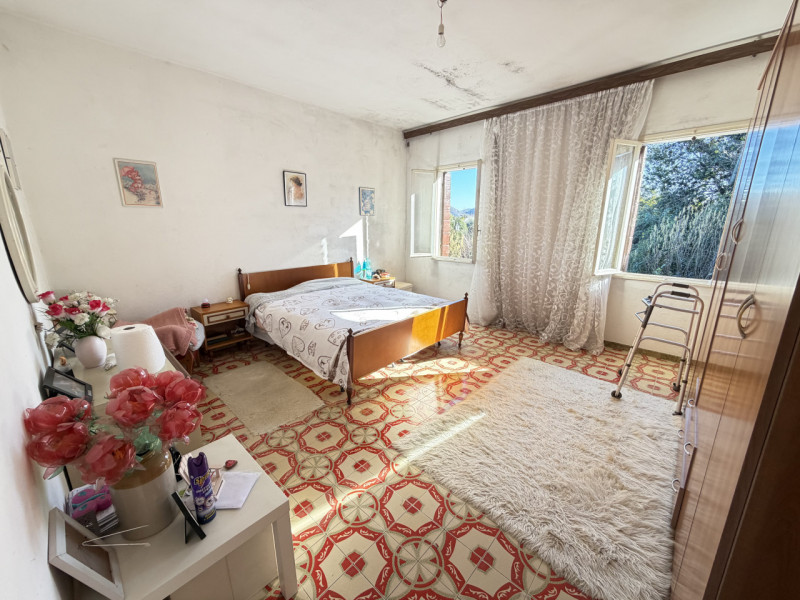 Nel cuore della campagna ai piedi dei Colli Euganei, nel comune di Torreglia, proponiamo abitazio...